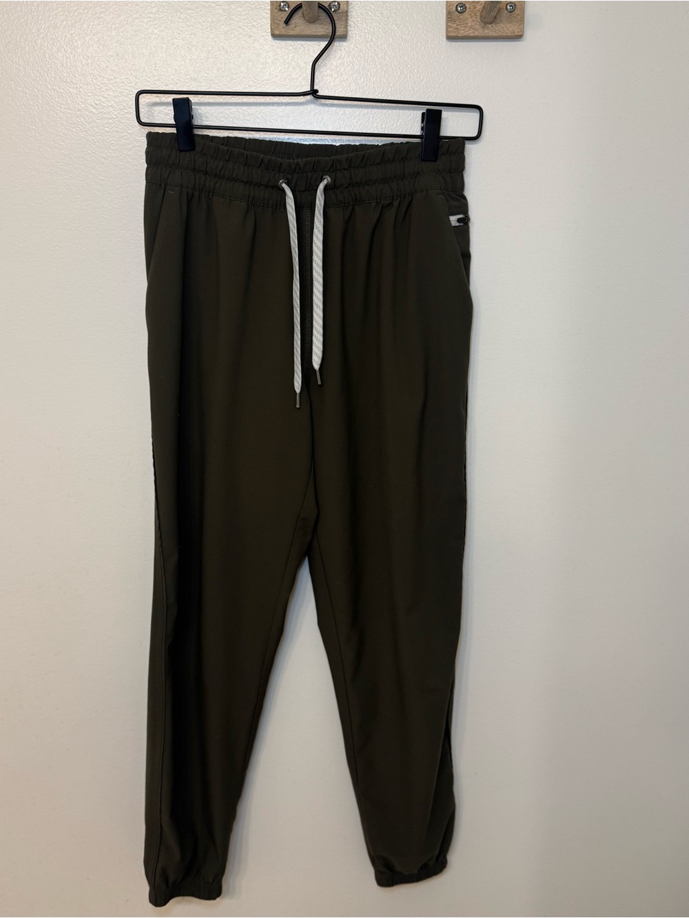 Women's Vuori Size Small Olive Drawstring Jogger Pants